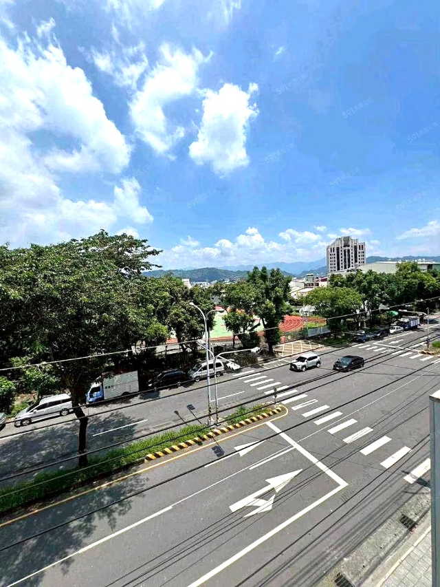 南投南崗一路店面透天