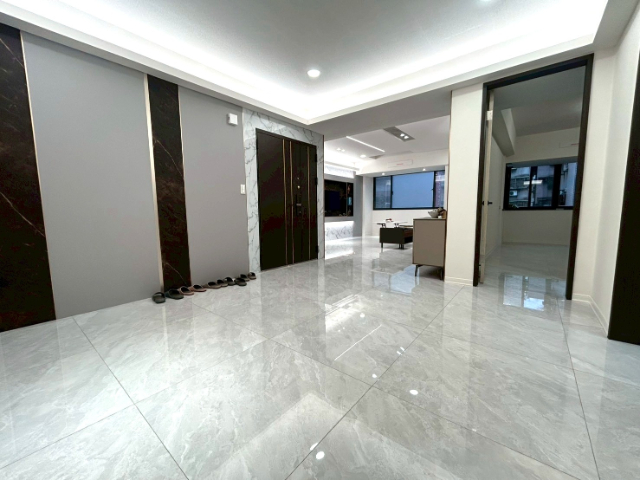 A57中原標準格局有大陽台還有車位喔！