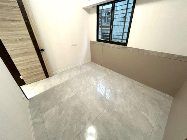 A57中原標準格局有大陽台還有車位喔！